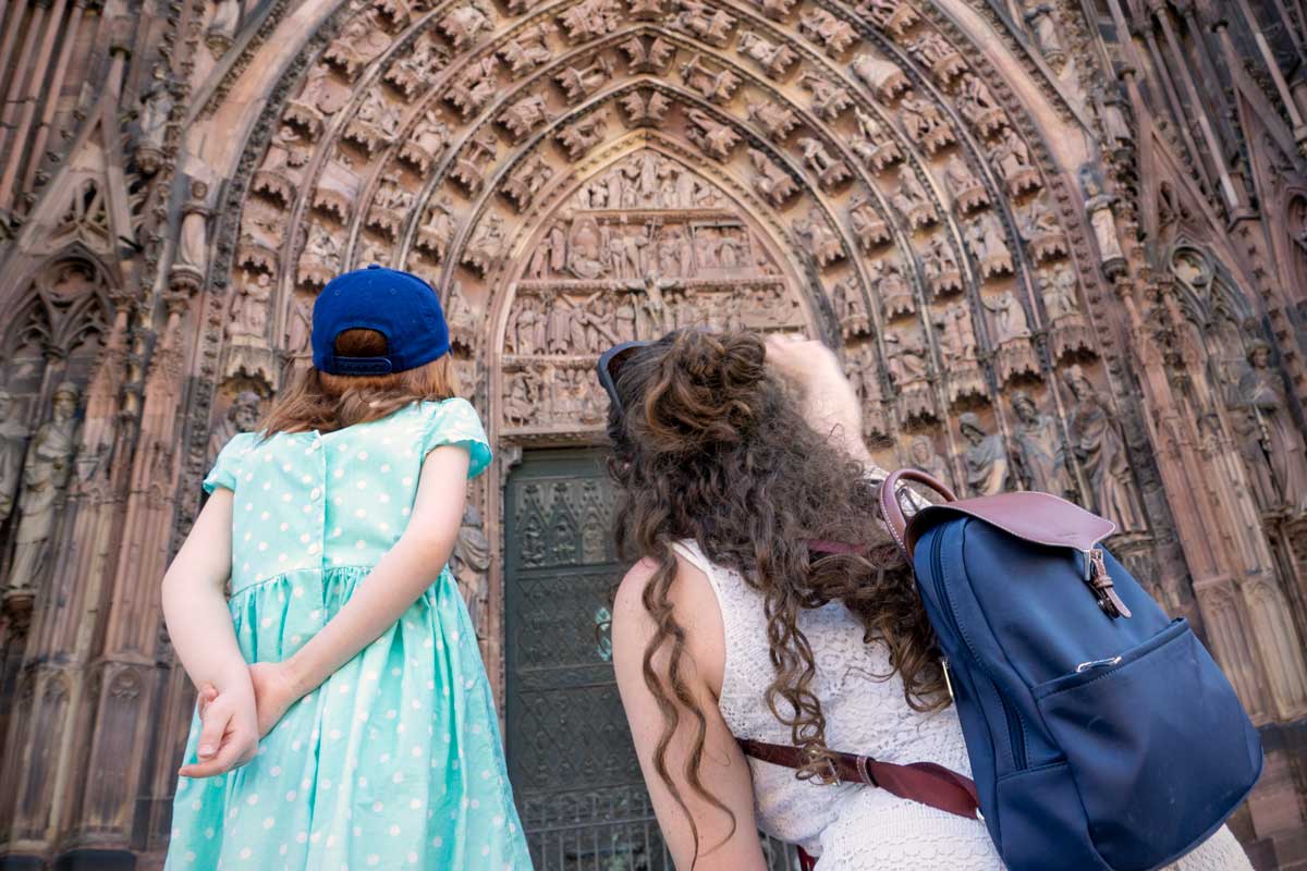 Guided tour with kids of Strasbourg: looking for amusing details of the cathedral