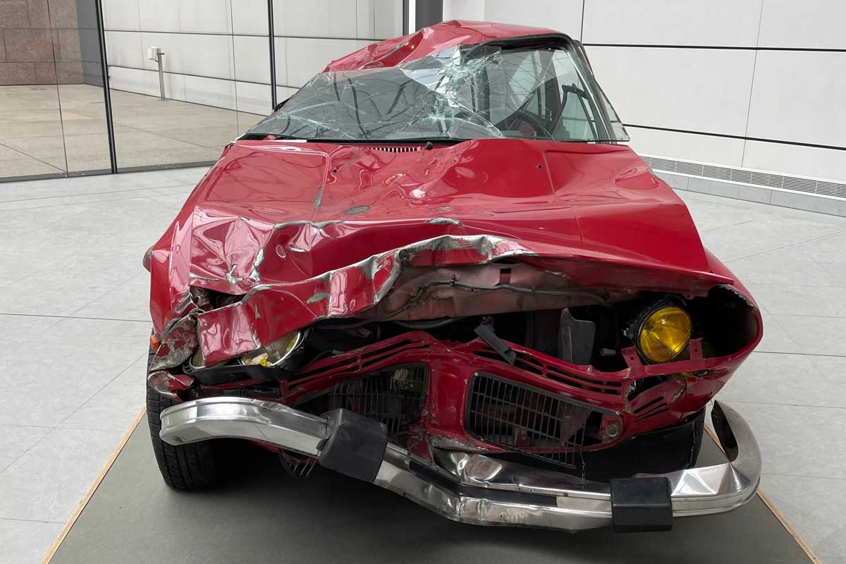 Bertrand Lavier wanted to save this blood-red Alfa Romeo despite the accident it had suffered