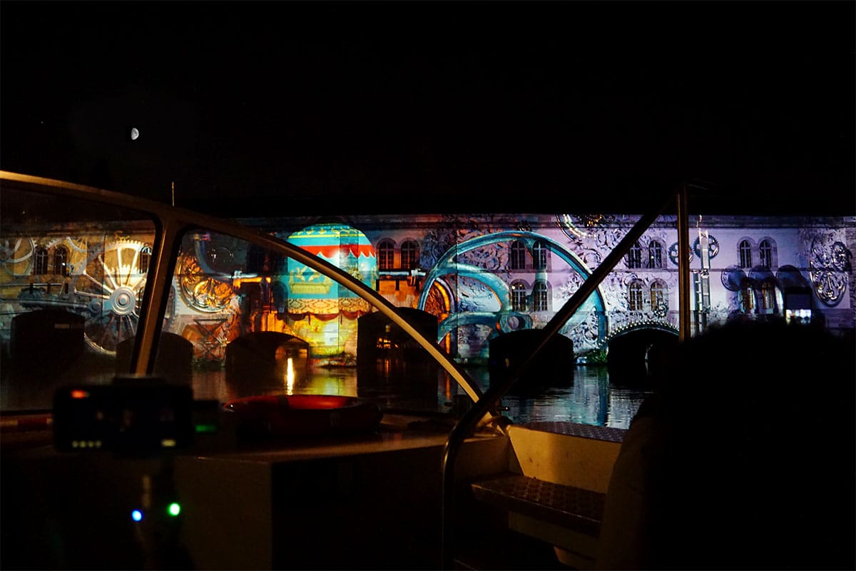 Cruise on Batorama's fly boat by night