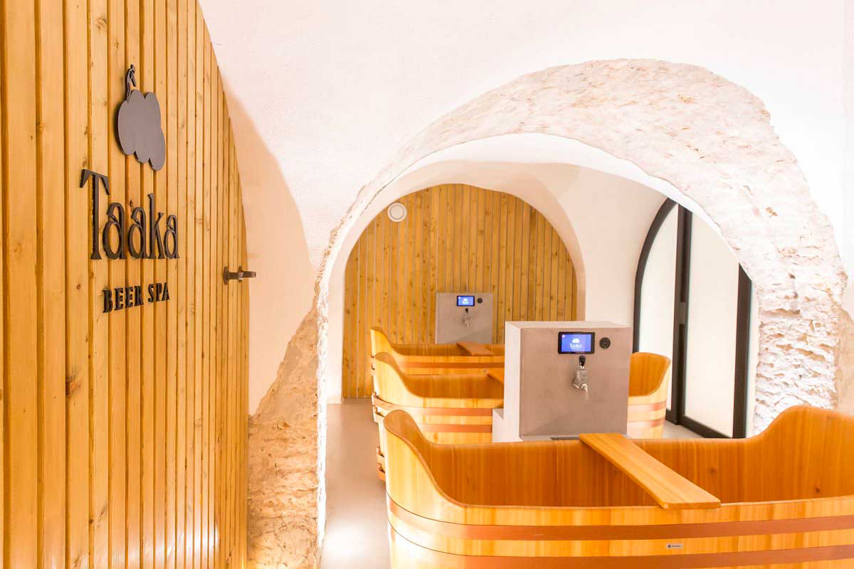 Wooden bathtubs with beer