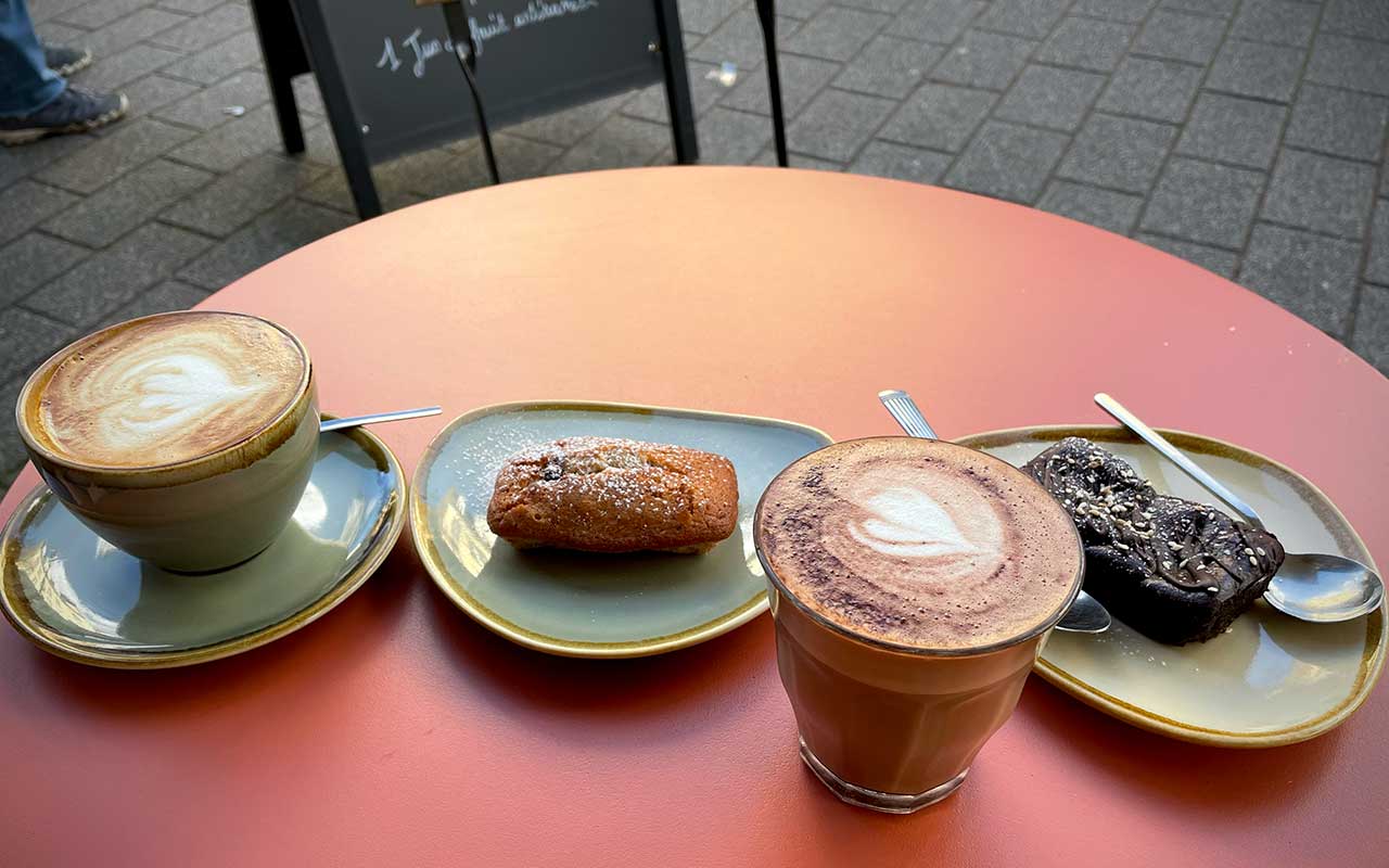2 cups of coffee with 2 vegan pastries